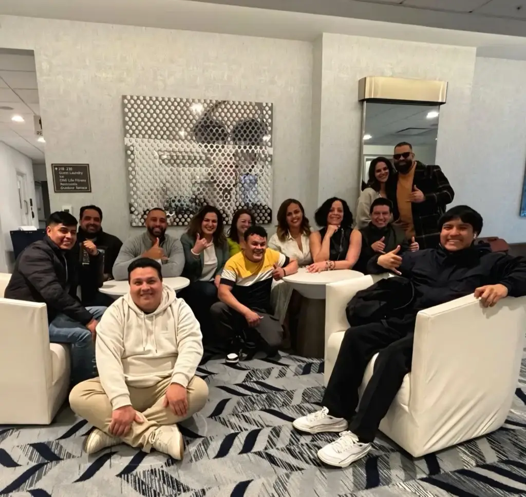 El equipo de la Tribu Pura Vida reunido