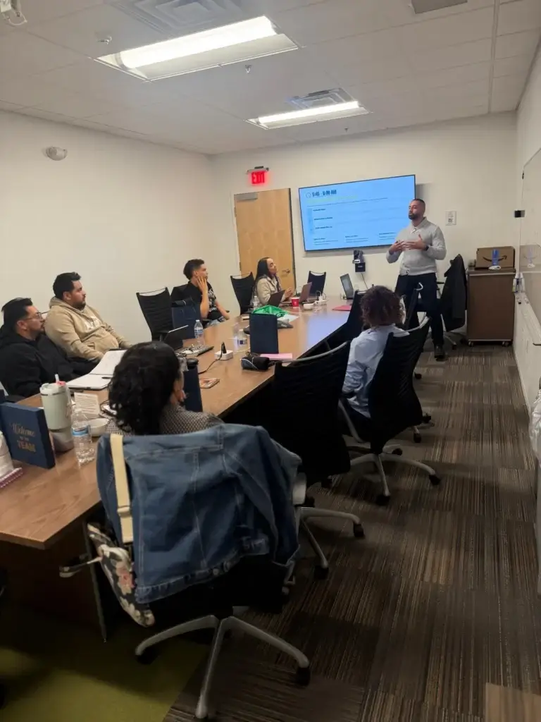 Comunidad de inversionistas latinos de la Tribu Pura Vida